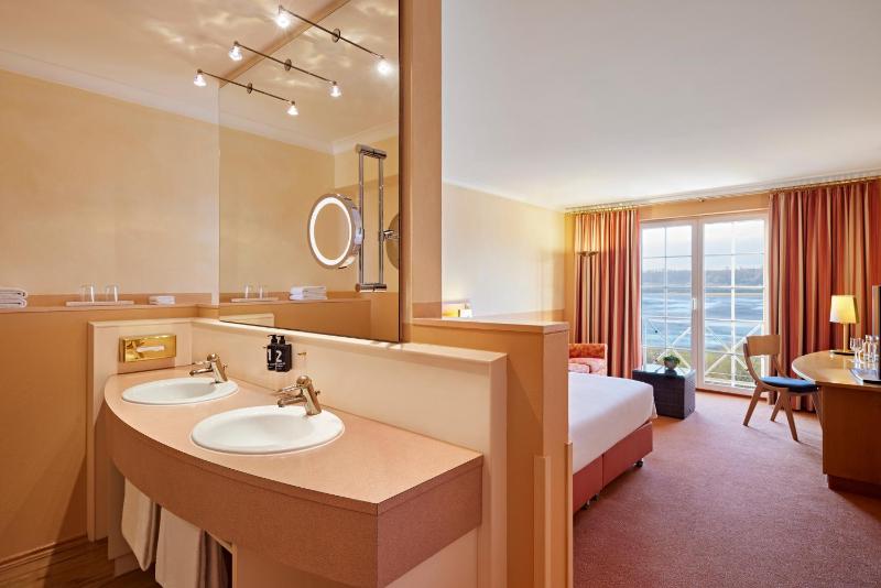 Standard Double Room image 3