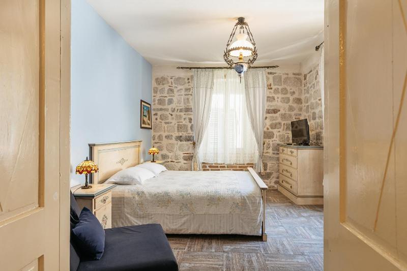 One-Bedroom Apartment with Garden View image 4