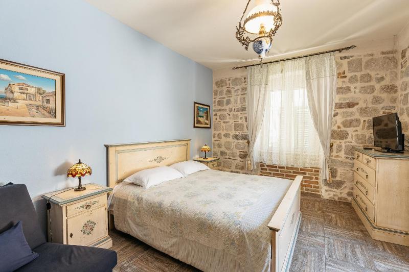 One-Bedroom Apartment with Garden View image 3