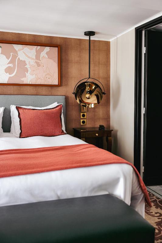 Deluxe Double Room with Balcony image 3