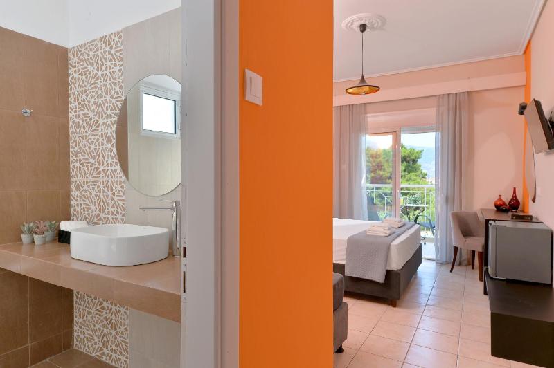 Hotel Kalloni - image 16