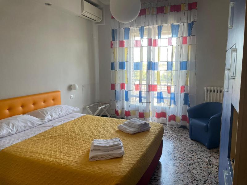 Large Double Room image 1