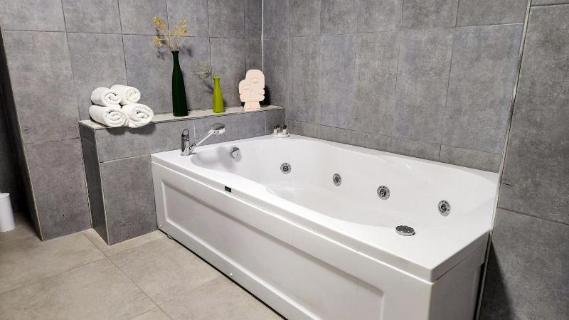 Suite with Sea View image 4