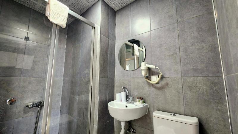 Suite with Sea View image 3