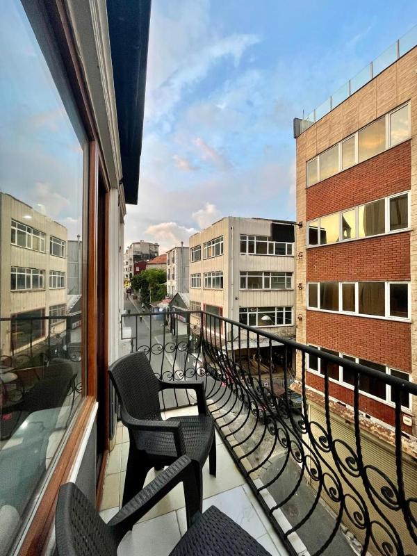 Triple Room with Balcony image 3