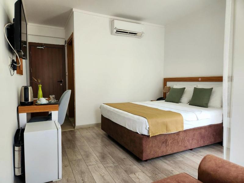 Double Room image 3