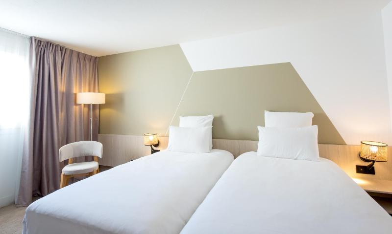 Classic Twin Room image 3