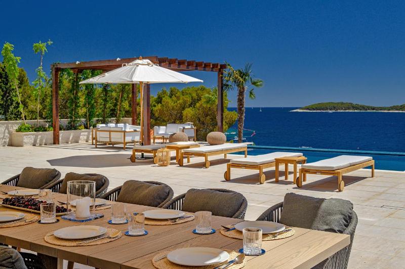 Immensely Luxurious Hvar Villa 5 Bedrooms Villa East Eternal - image 2