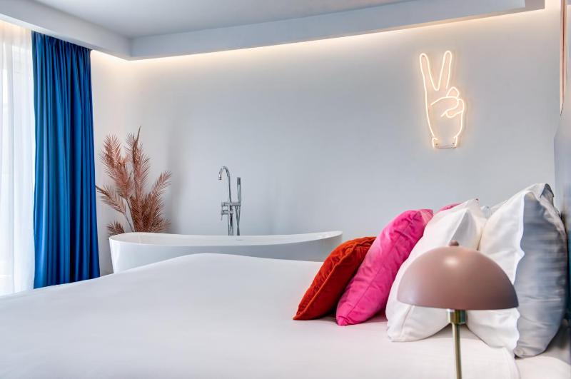 Flamingo Hotel Malta - image 2