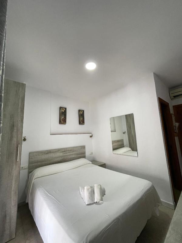 Double or Twin Room image 3