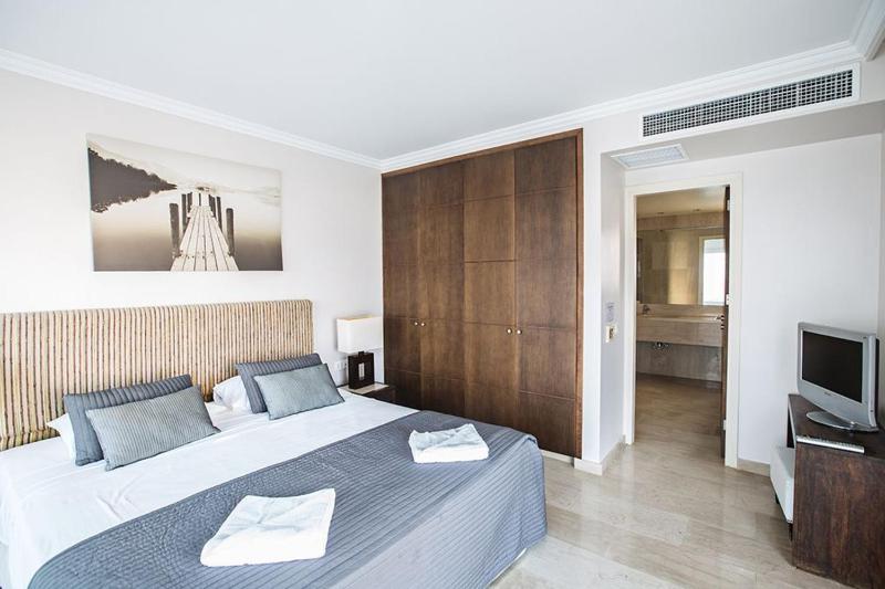 Villa Fig Tree Bay Seafront Luxury 5Bdr Seafront Protaras - image 2
