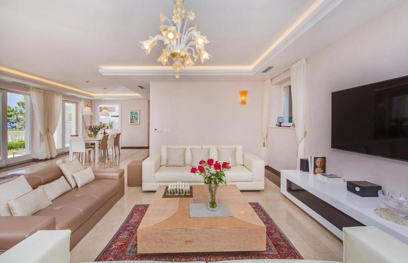 Beautiful Dubrovnik Villa 5 Bedrooms Villa Gold Dubrovnik Sea Views - image 14