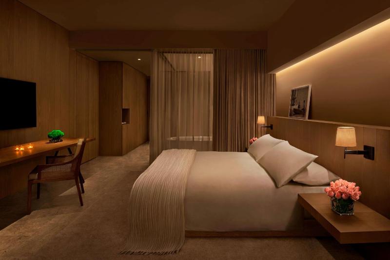  Deluxe King Room with Garden View and Balcony image 4
