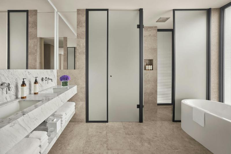 One Bedroom Loft Suite with Sea View image 3