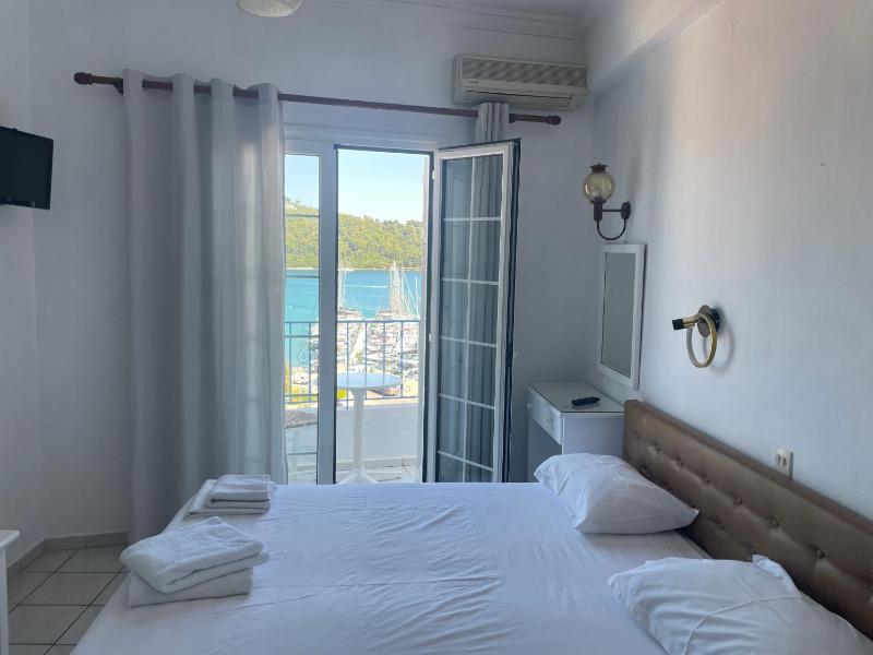 Double or Twin Room with Sea View image 4