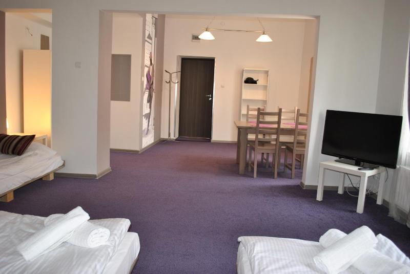 Basic Quadruple Room image 4