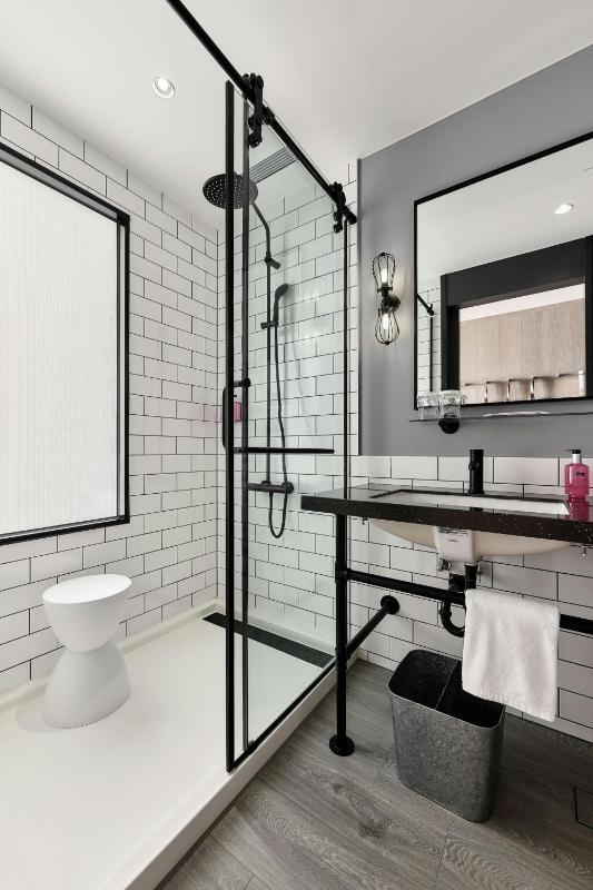 Standard Double Room image 2