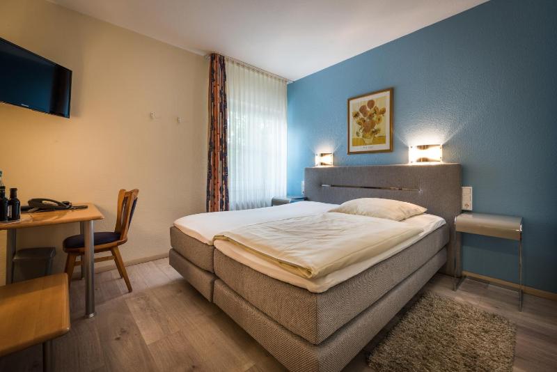 Standard Double Room image 4