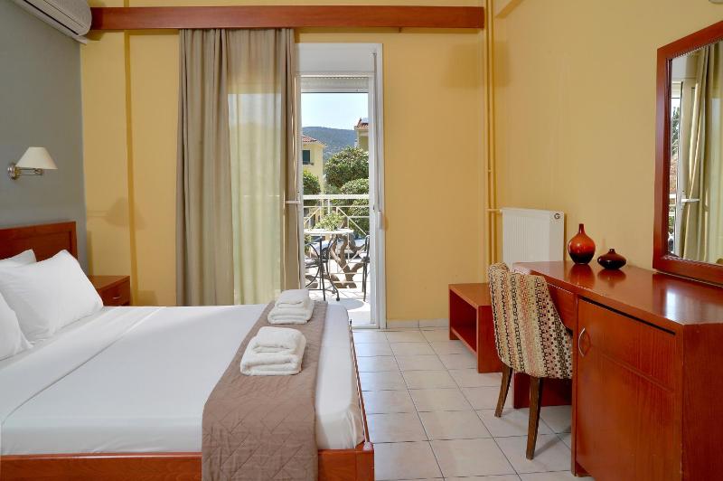 Double or Twin Room image 4