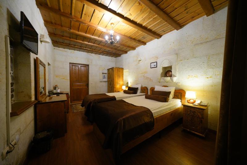 Standard Twin Room image 1