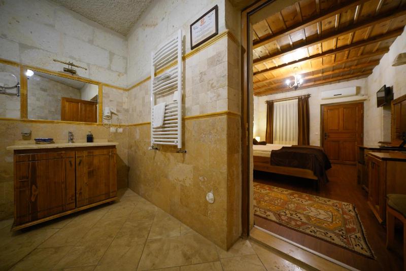 Standard Twin Room image 2