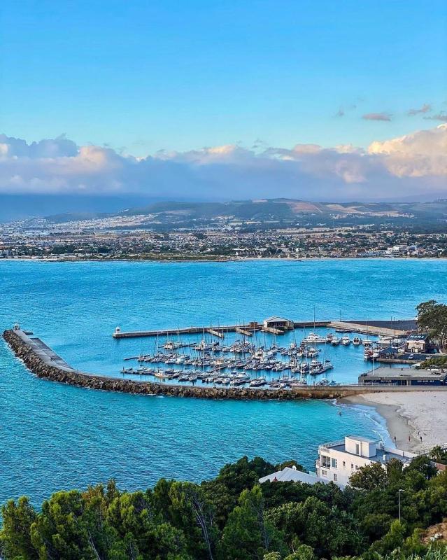 'Harbour Views' - 2 bedroom sleeps 4 with private pool and large veranda! - image 7