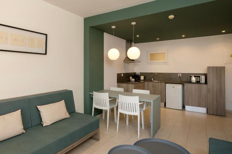 Cabot Tres Torres Apartamentos - image 10