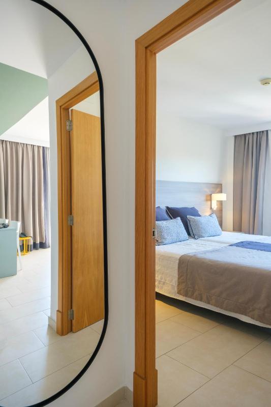 Apartment with Sea View image 3