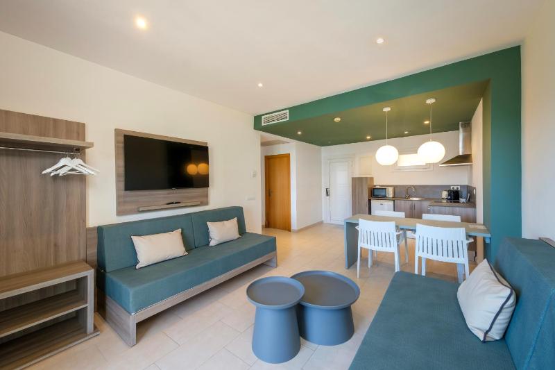 One-Bedroom Apartment (2 Adults + 1 Child) image 4