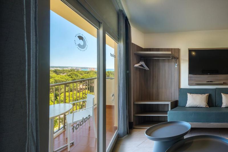 One-Bedroom Apartment (2 Adults + 1 Child) image 3