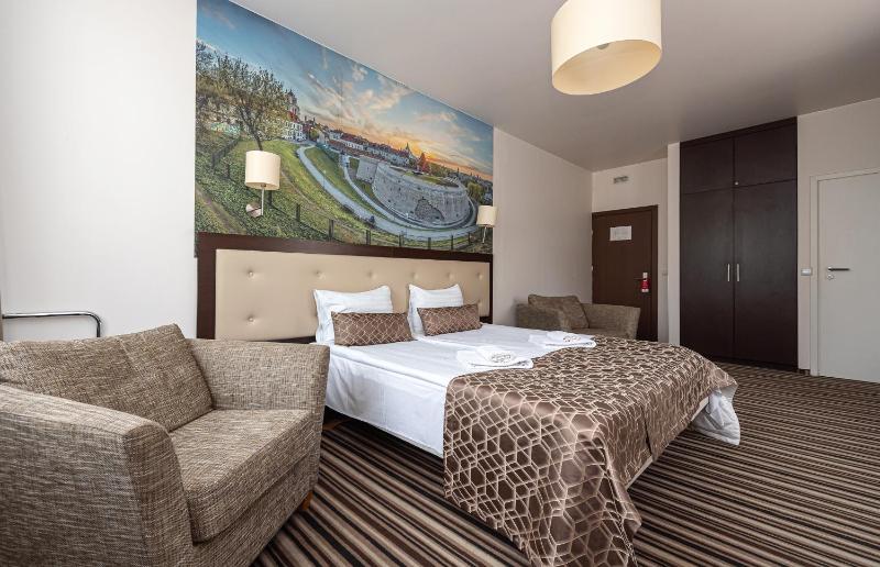 Deluxe Double or Twin Room image 1