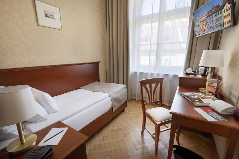 Standard Single Room image 3