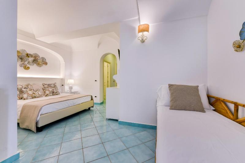 Quadruple Room image 1
