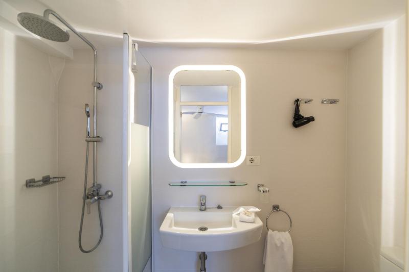 Large Double Room image 2
