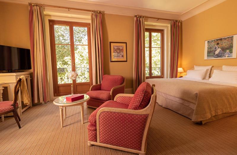 Deluxe Double or Twin Room image 4
