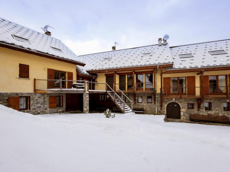 Chalet image 1