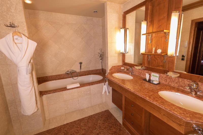 Junior Suite image 2