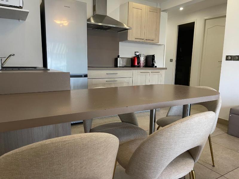 One-Bedroom Apartment with Terrace Romy Schneider image 2