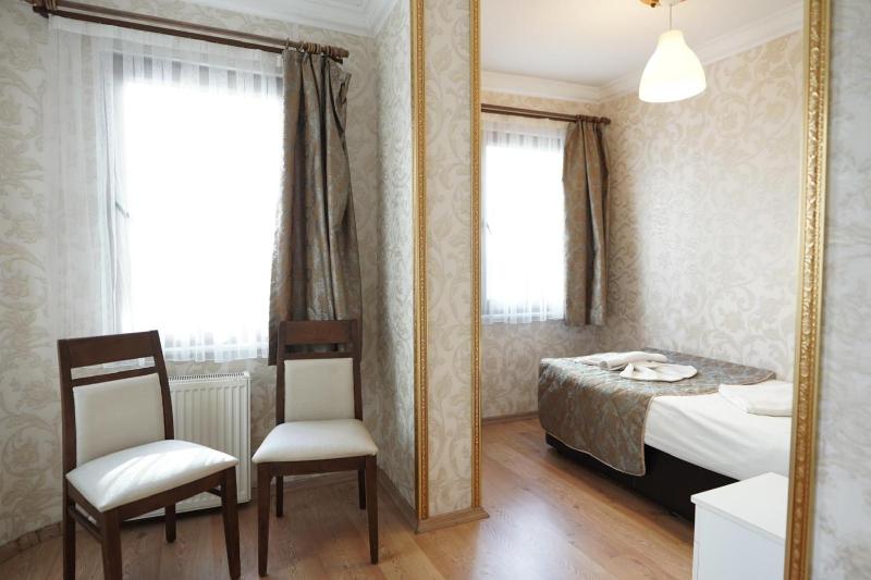 Standard Family Room image 3