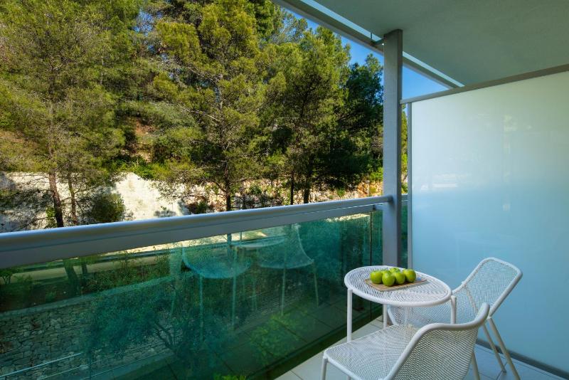 Double Room with Balcony and Park Side - Disability Access image 4