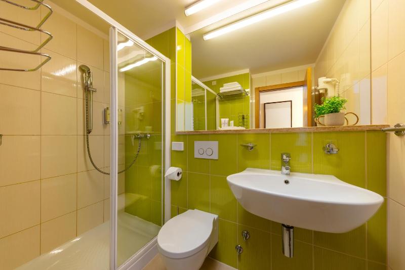 Twin Room with Balcony (2 Adults) image 2