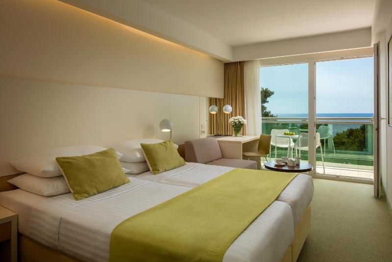 Family Room - Sea Side image 3