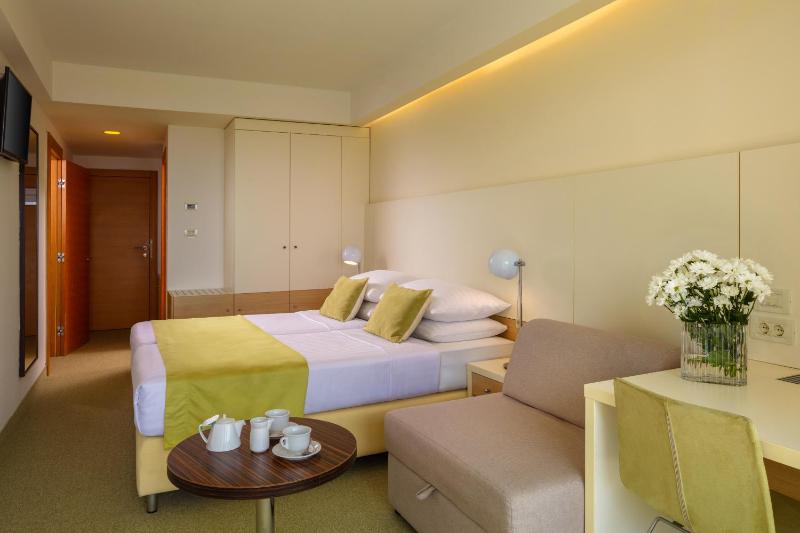 Family Room - Sea Side image 4