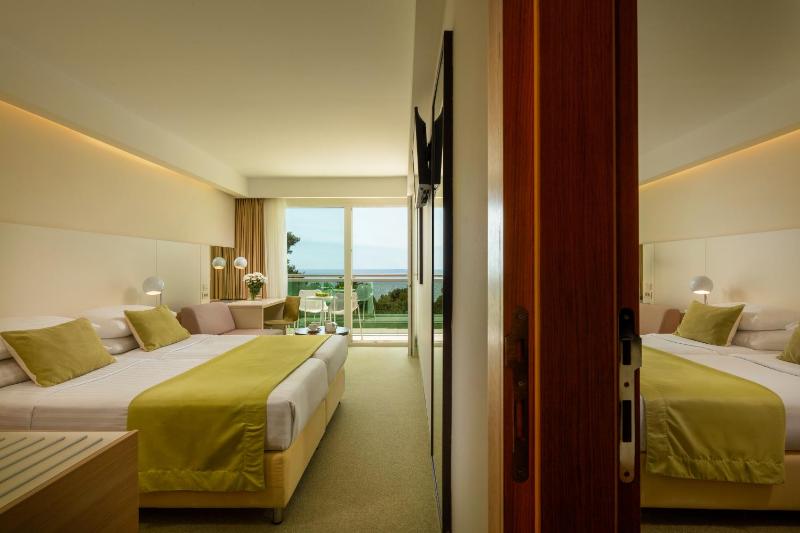 Family Room - Sea Side image 1