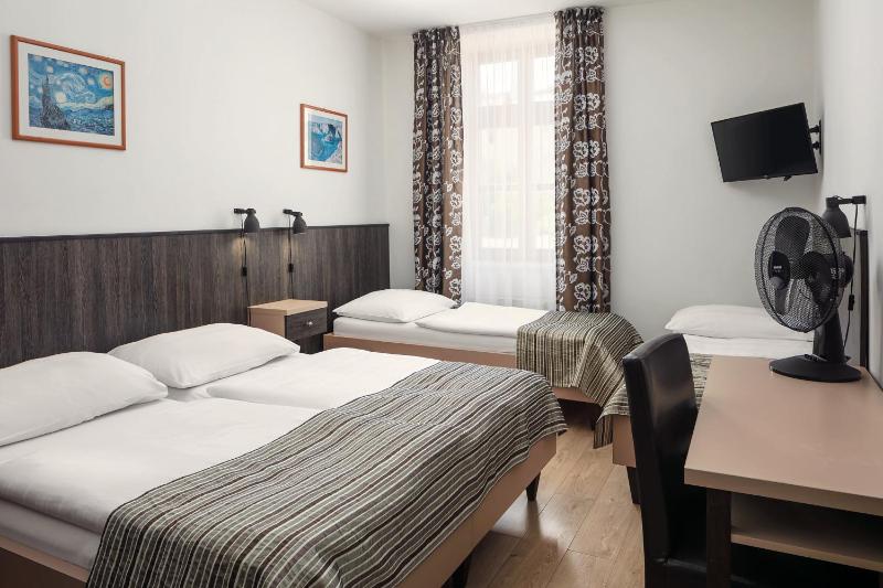 Quadruple Room image 4