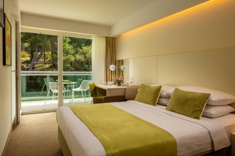 Double Room with Balcony - Park Side image 4