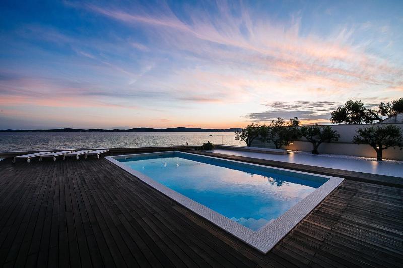 Magical Zadar Villa 6 Bedrooms Villa Ocean Fantasy Astounding Sea Views - image 28