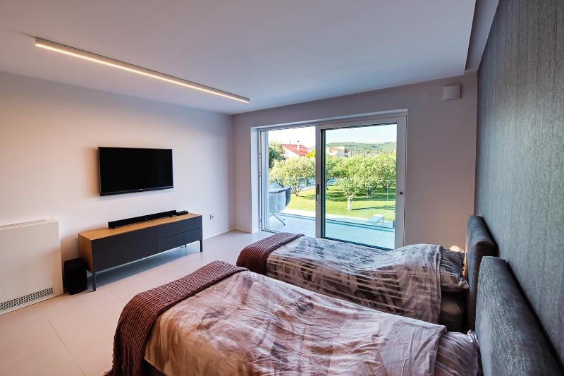 Magical Zadar Villa 6 Bedrooms Villa Ocean Fantasy Astounding Sea Views - image 25