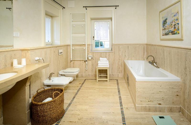 Elegant Brac Villa 4 Bedrooms Villa Shoreline Serenity Stunning Sea Views - image 17