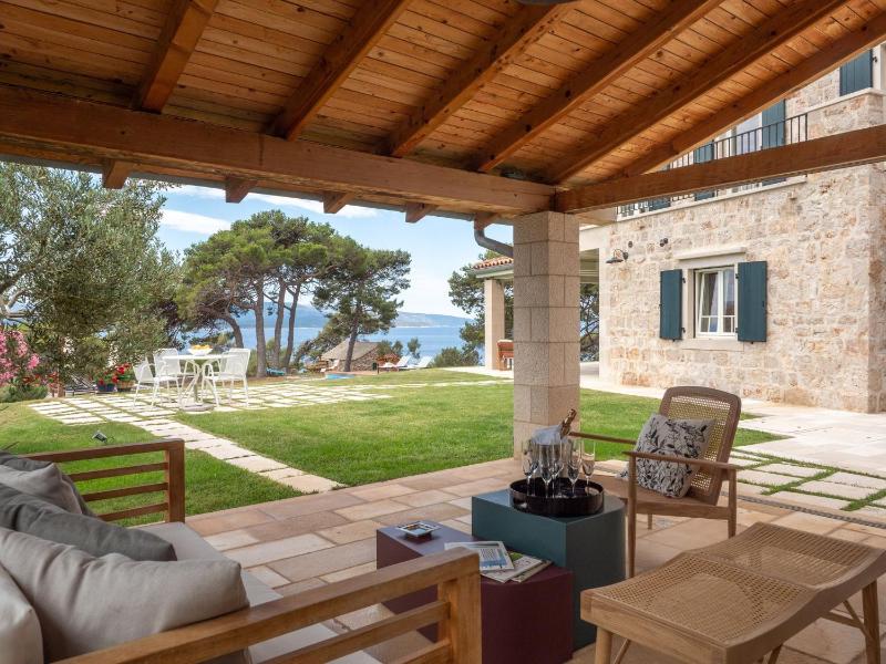 Elegant Brac Villa 4 Bedrooms Villa Shoreline Serenity Stunning Sea Views - image 2